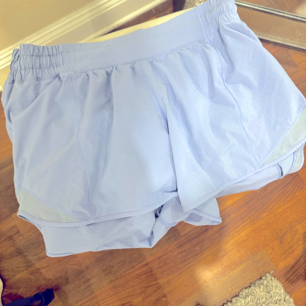 Size 8 women’s lululemon light blue Hotty Hot shorts 4”